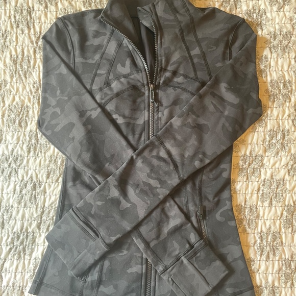 Lululemon Define Jacket - Picture 4 of 4